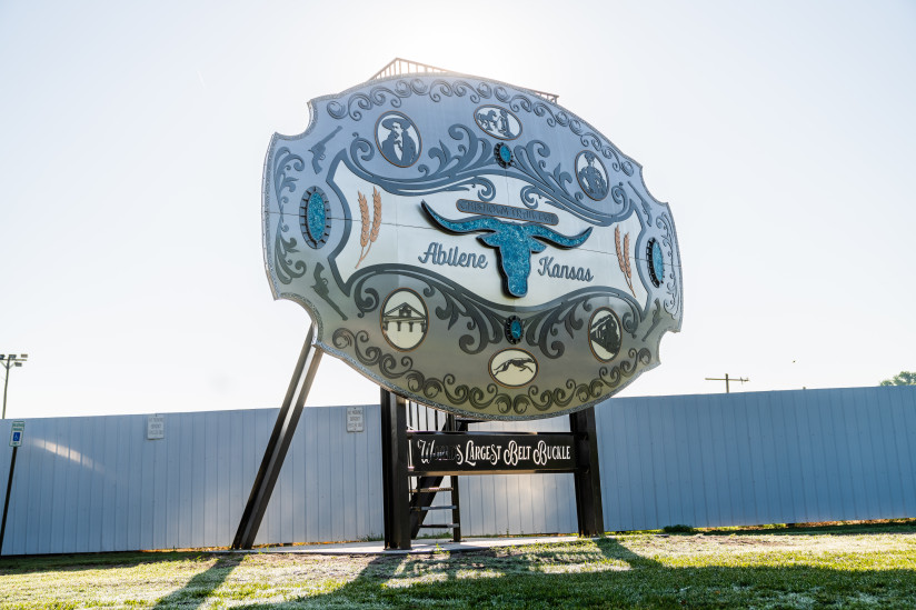 Worlds-Largest-Belt-Buckle-Abilene,KS
