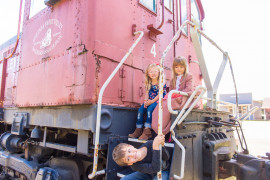abillene-and-smoky-valley-railroad-diesel-engine-abilene-ks.jpg
